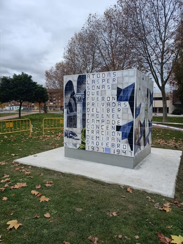 2021.11.19 escultura memoria historica fernando rene 1